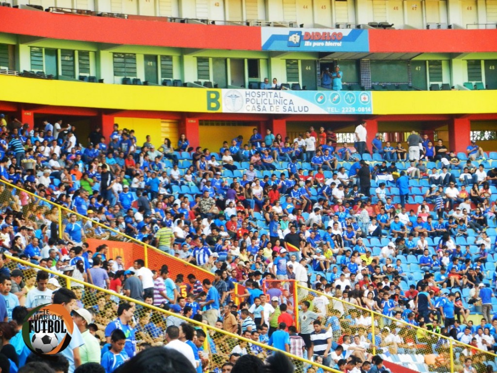 Aficion El Salvador vs Guatemala premundial2